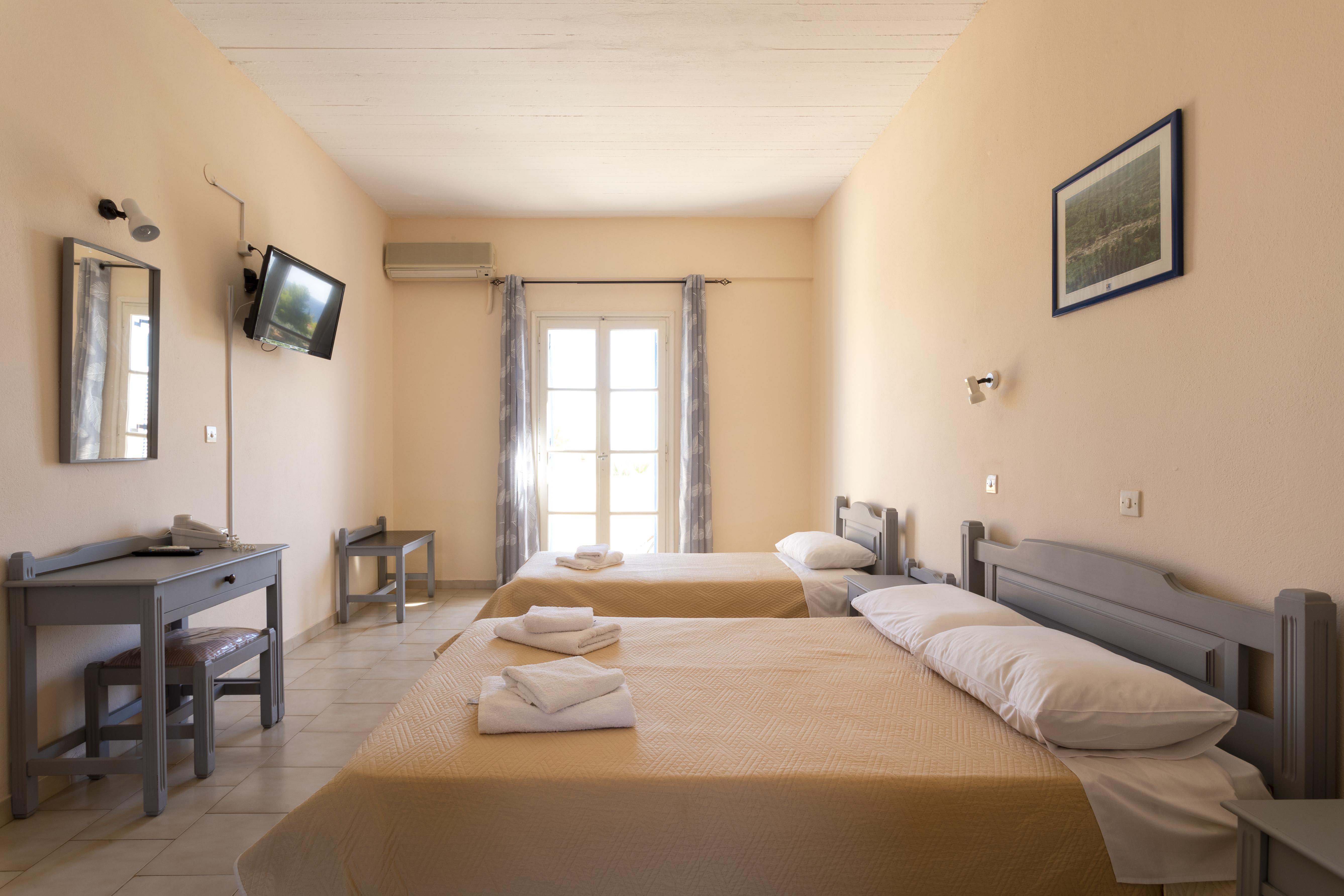 Vanas Apartments Spetses Town Exterior photo