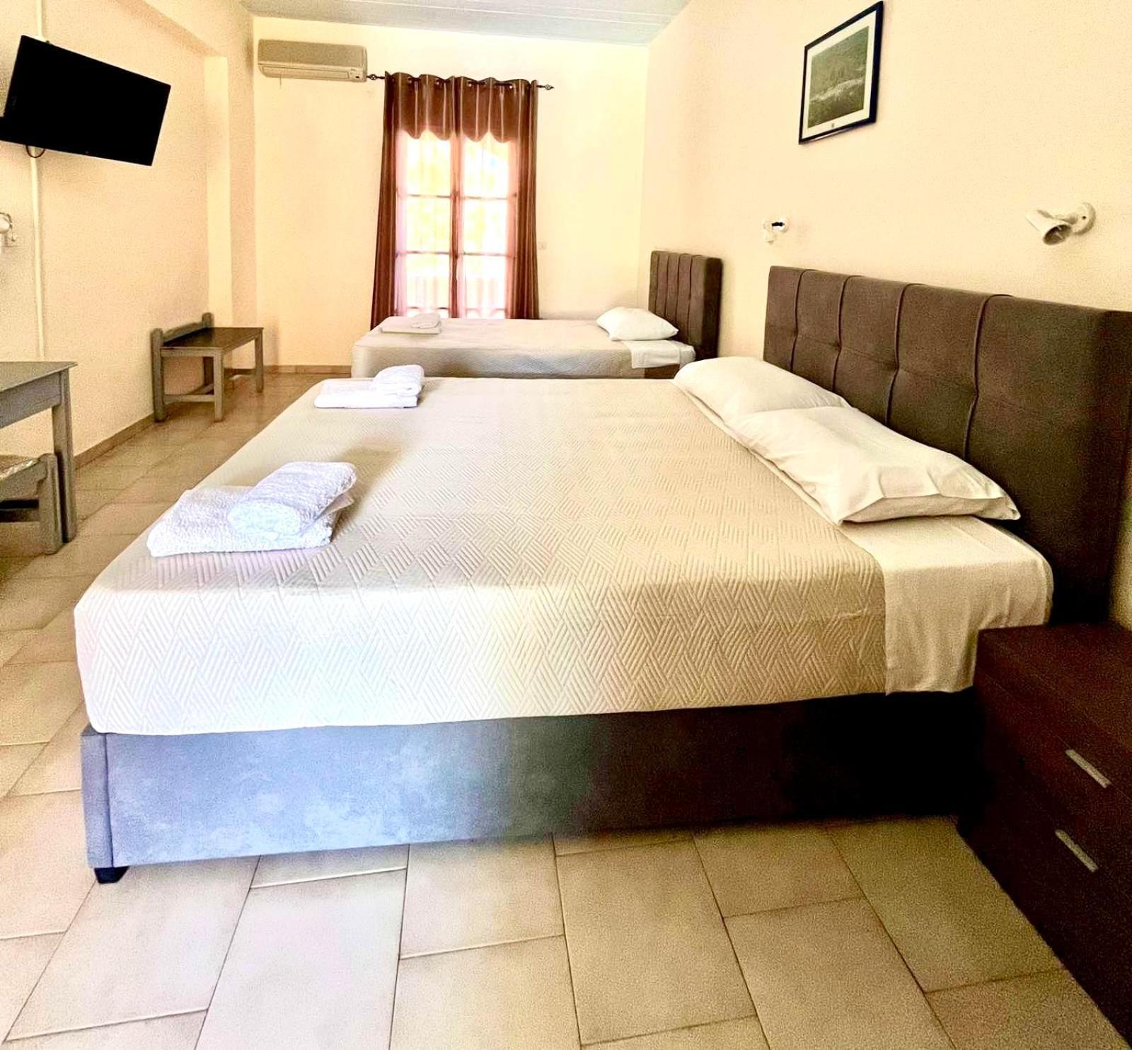 Vanas Apartments Spetses Town Exterior photo